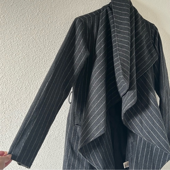 Love Stitch Women’s Coat Small Gray Striped Open Waterfall Front Winter Fall - Picture 6 of 11
